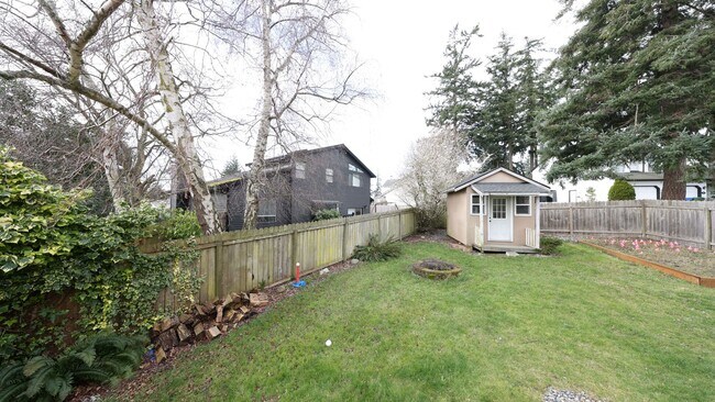 Building Photo - 3 Bed 2.5 Bath - View - Culdesac - Pet per Approval - NAS Whidbey