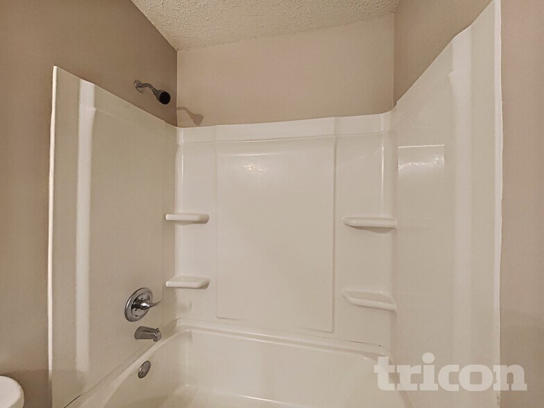 Building Photo - 111 Sweet Thorne Rd