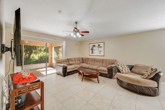 Building Photo - Spacious 3/2 with tranquil setting is waiting for you!