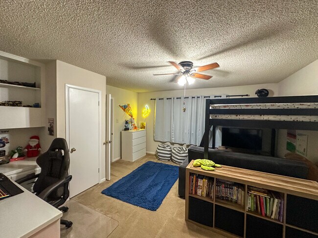 Building Photo - 81 Family Cir