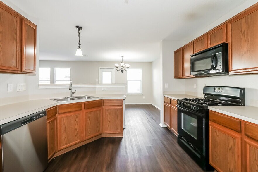 Building Photo - 16406 Chandler Ridge Ln