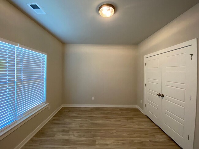 Building Photo - Home for Rent in Jemison, AL!