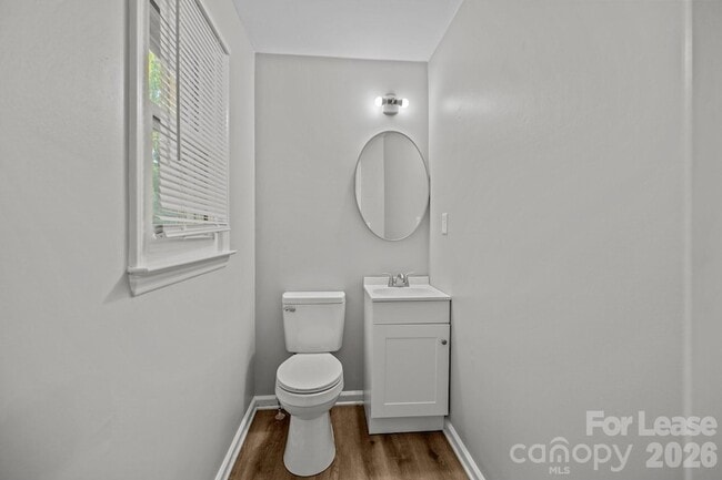 Building Photo - 4800 Maplecrest Dr