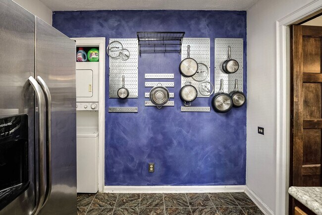 Building Photo - Spacious Two Bedroom Condo in Blackstone!