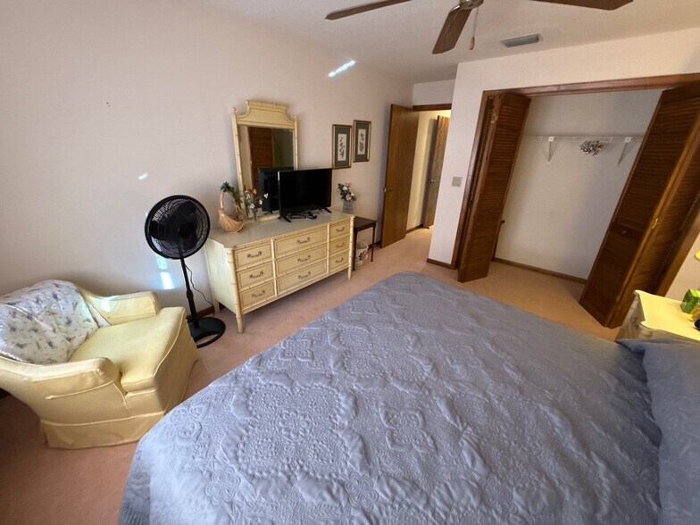 Building Photo - 117 Golfview Dr