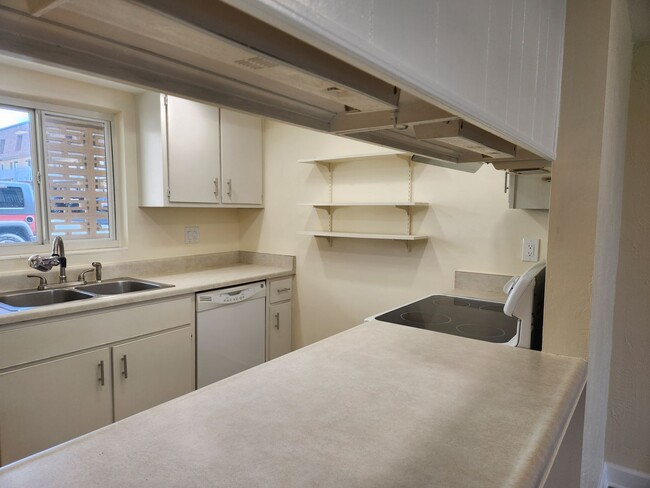 Building Photo - 2 bedroom 2 bath recent remodel Direct riv...