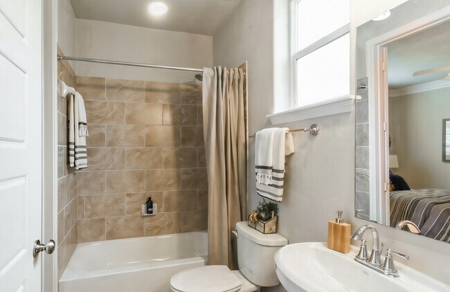 Building Photo - Where Elegance and Comfort Align!