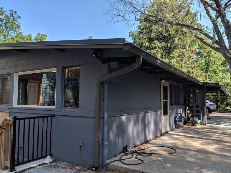 Building Photo - 1633 Leaird Dr