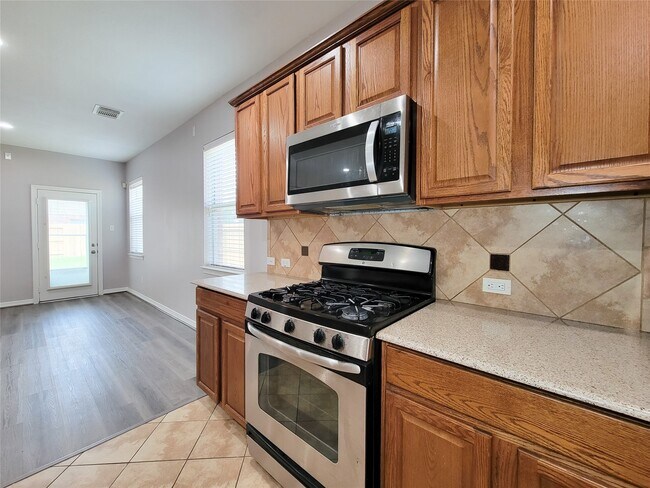 Building Photo - 17207 Mossbriar Ln