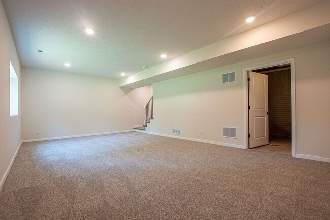 Building Photo - 7118 N 79th Ct