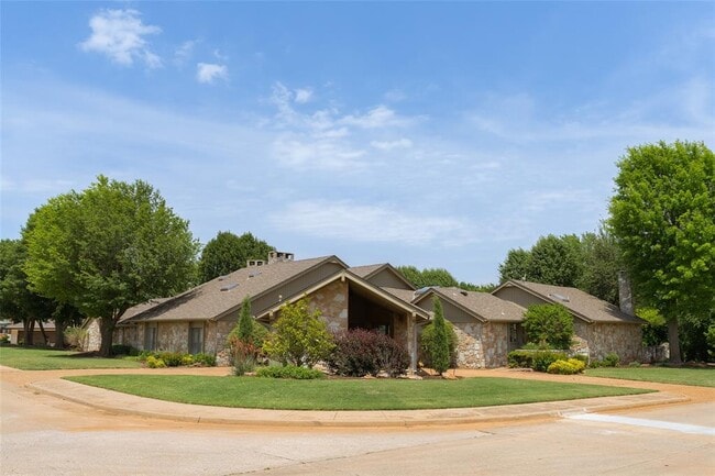 Primary Photo - 1103 St Andrews Dr
