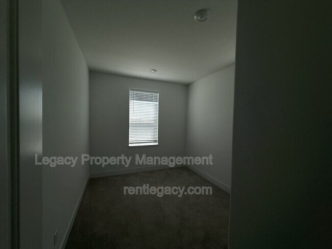Building Photo - 8332 Taylormade Wy