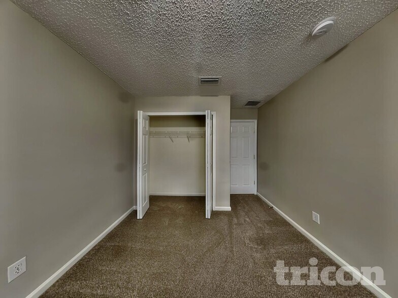 Building Photo - 883 Oak Arbor Cir