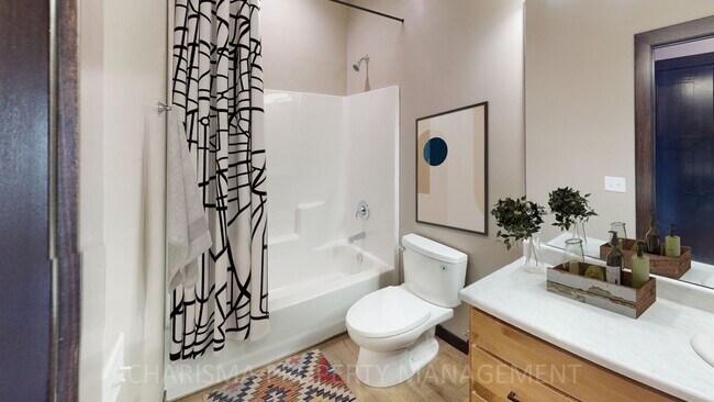 Building Photo - WALK IN AND AMENITY FILLED THREE BEDROOM TOWNHOME!