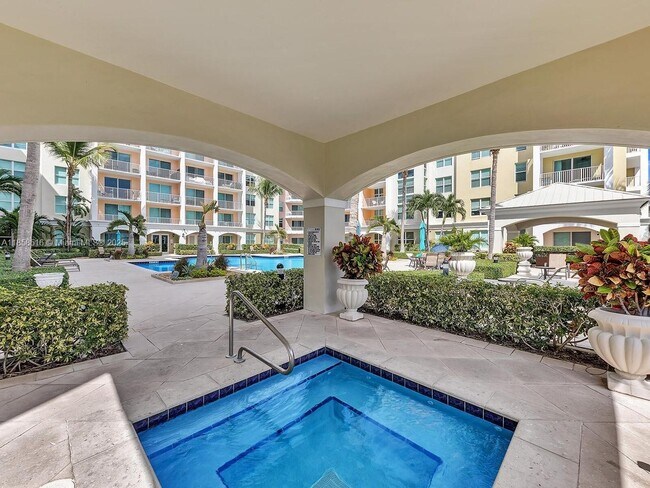 Building Photo - 806 E Windward Way