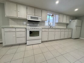 Building Photo - 27 Church St