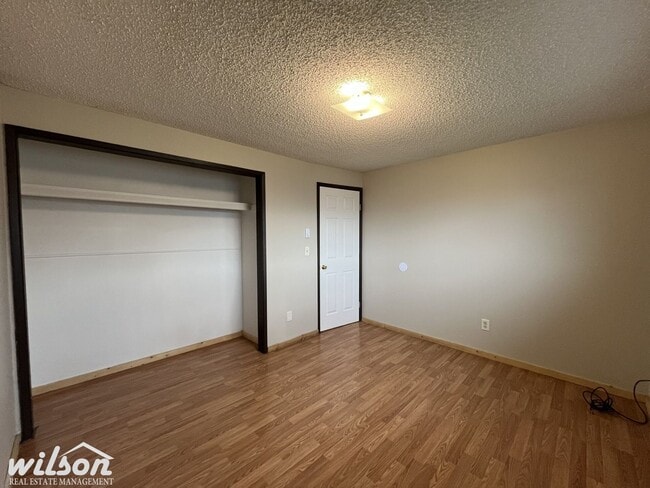 Building Photo - 35 W Viola Ave