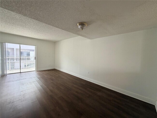 Building Photo - 2710 W 76th St