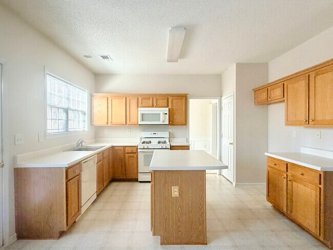 Building Photo - 510 Keeneland Ave