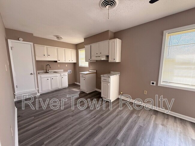 Building Photo - 348 Bonnell Ave