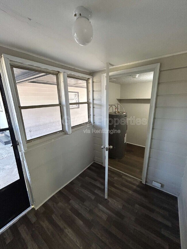 Building Photo - 402 S Yates St