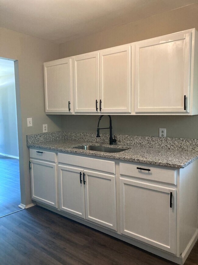 Building Photo - 2-bedroom Townhome in exciting Marshville!
