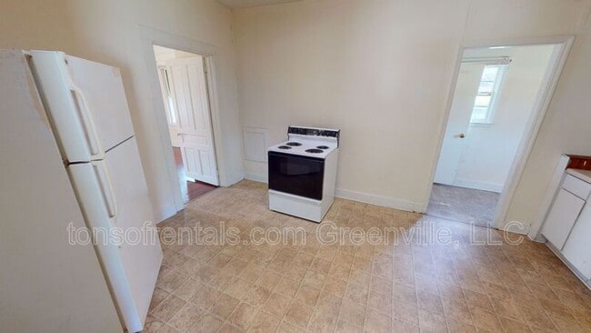 Building Photo - 346 Carney St