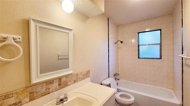 Building Photo - 202 Park Cir