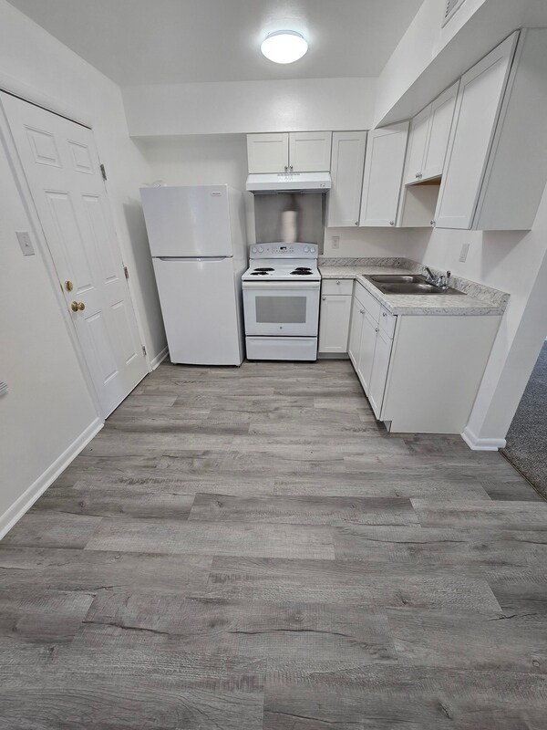 Building Photo - 2644 Wayside Dr