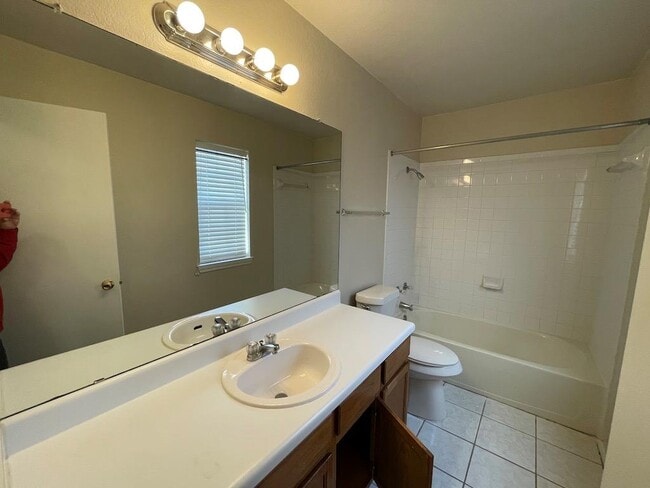 Building Photo - 1033 Christopher Ave