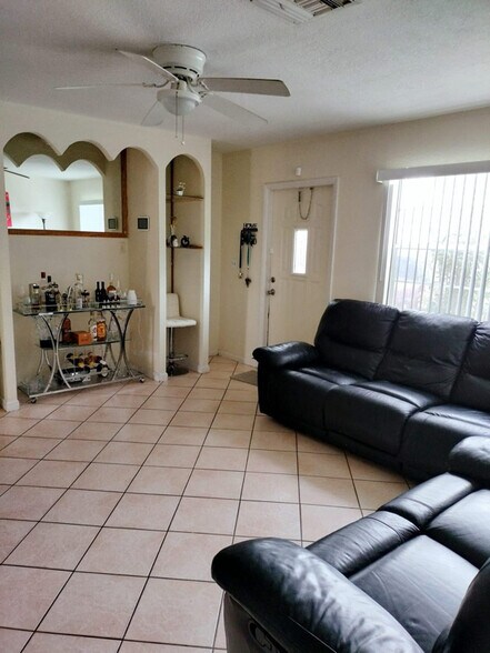 Primary Photo - 1536 Barbarie Ln
