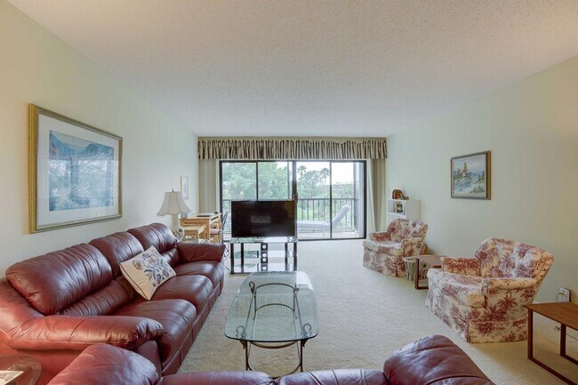 Building Photo - 300 N Hwy A1A