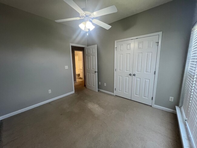 Building Photo - 3 bedroom 2 bathroom in Clear Creek Colony