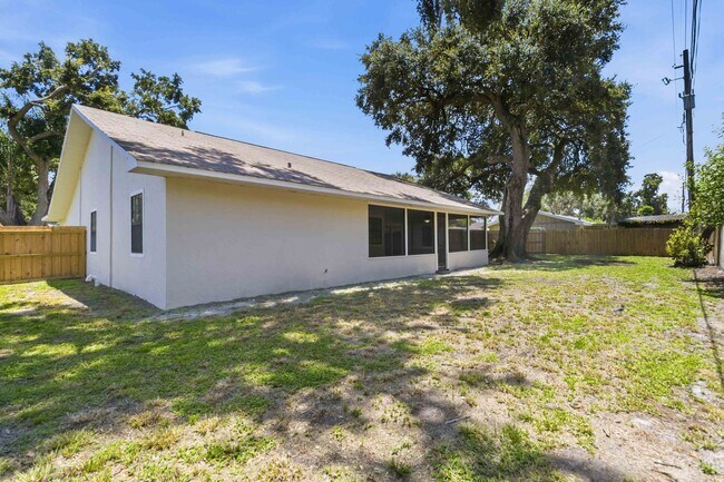Building Photo - PENDING APPLICATION-Newly Renovated 3-Bedroom Home in Emerald Lake Colony – Move-In Special!