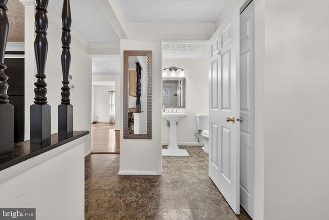 Building Photo - 8123 Steeple Chase Ct