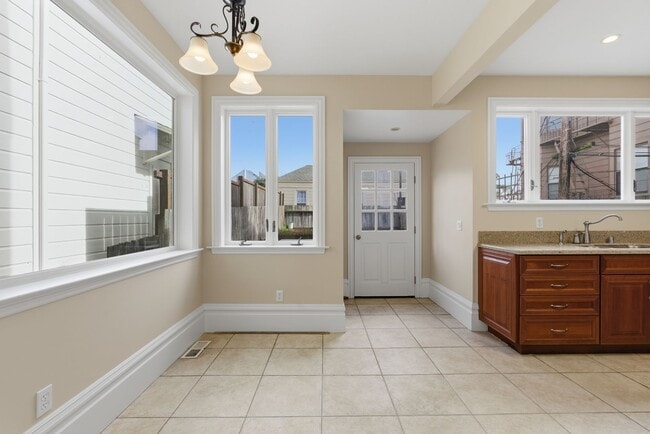 Building Photo - San Francisco Charm with Modern Upgrades