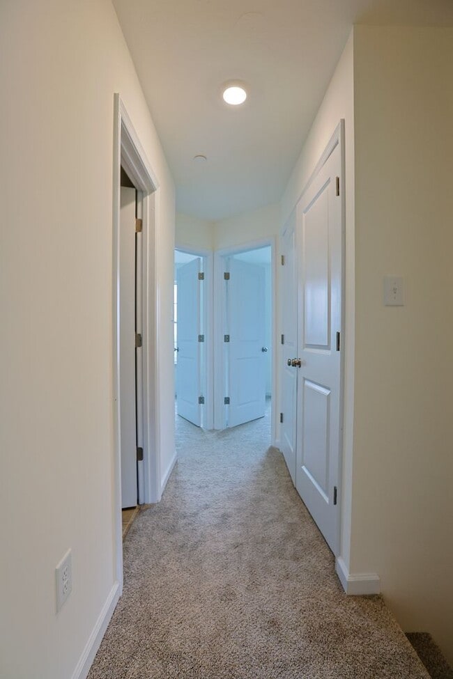 Building Photo - Luxury 3 Bedroom Townhome!