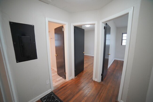 Building Photo - 2 Bed / 1 Bath HOME