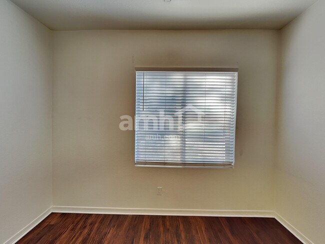 Building Photo - 138 E Calle Del Rondador