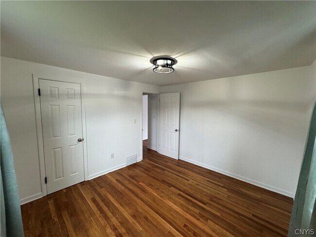 Building Photo - 103 Rockland Dr