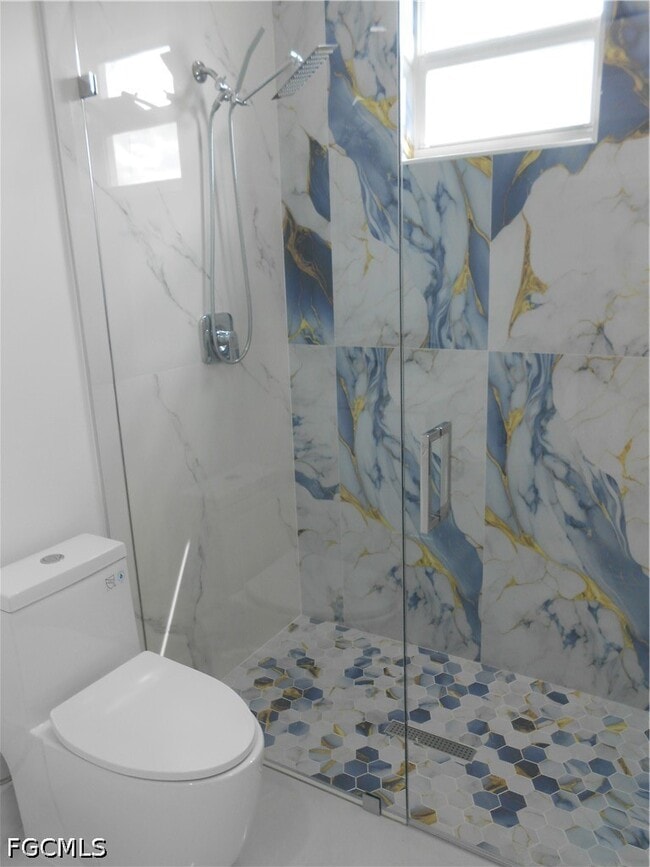 Building Photo - 320 Poplar St