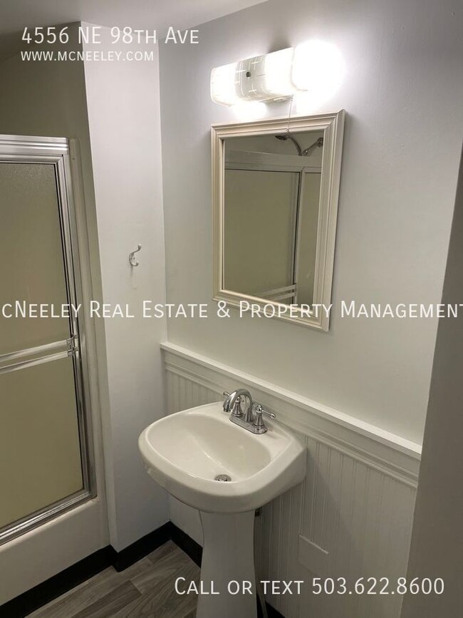 Building Photo - 4556 NE 98th Ave