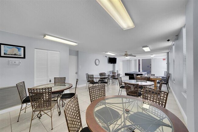 Building Photo - 801 S Ocean Dr