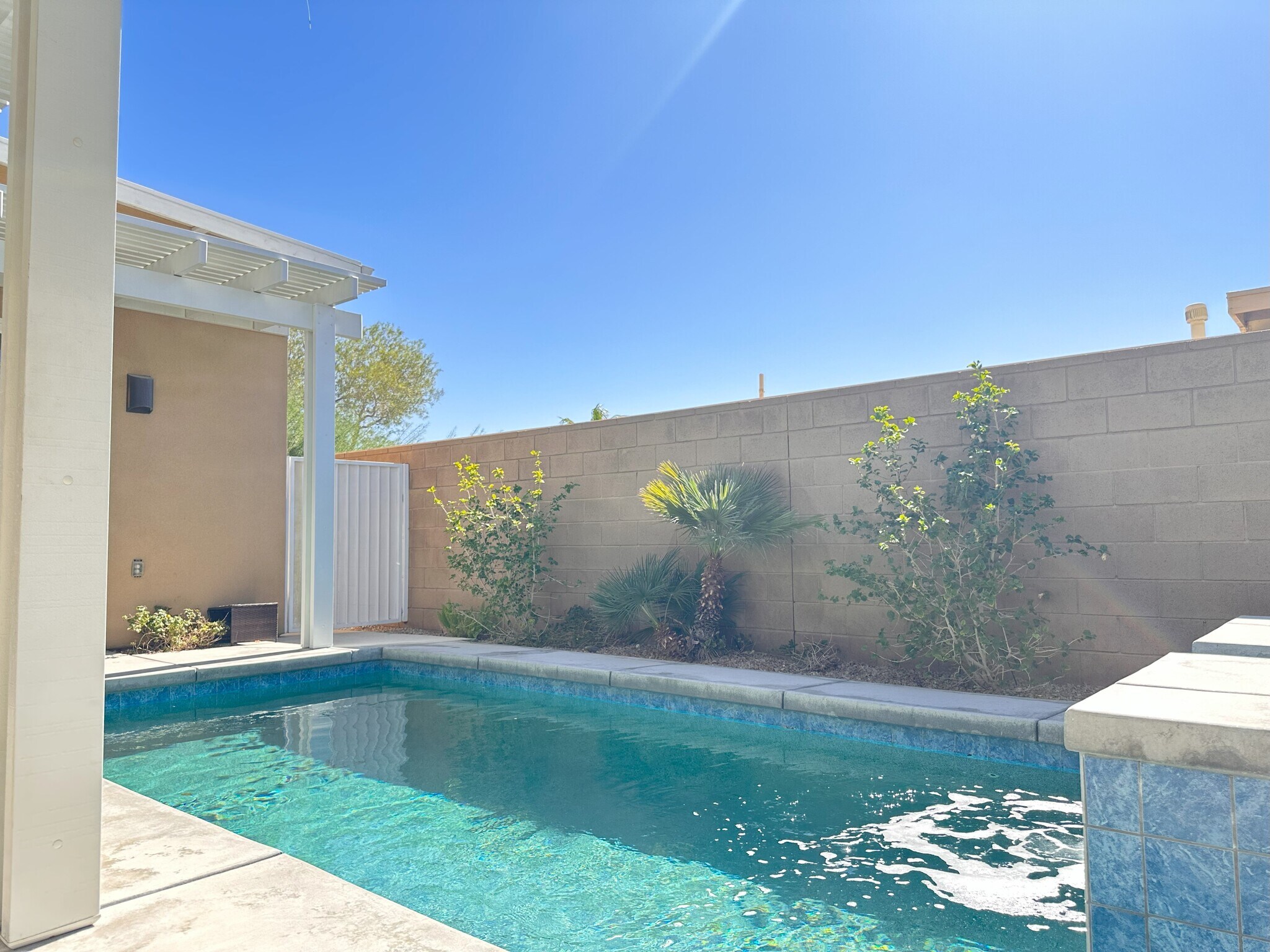 Building Photo - 13938 Avenida La Vis