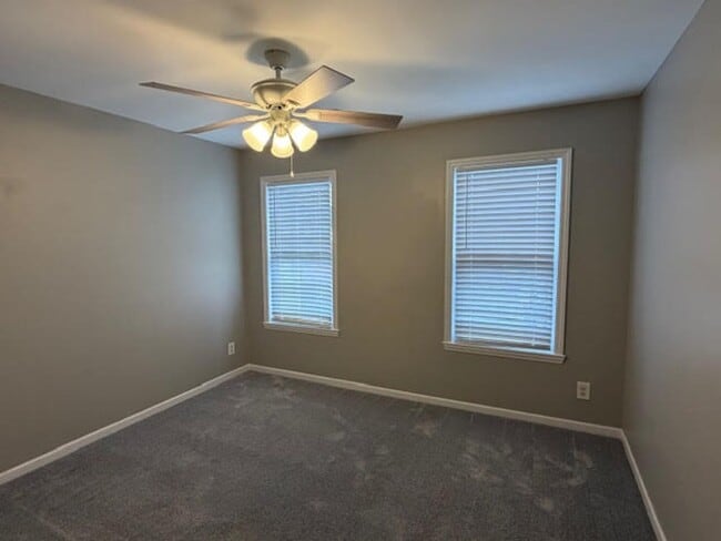 Building Photo - ~~ Beautiful Townhome in Brightwood Farms ~~