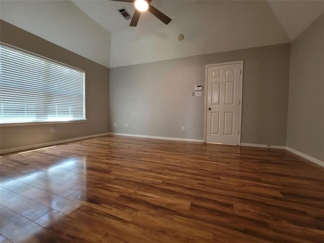 Building Photo - 8011 Aspen Dr