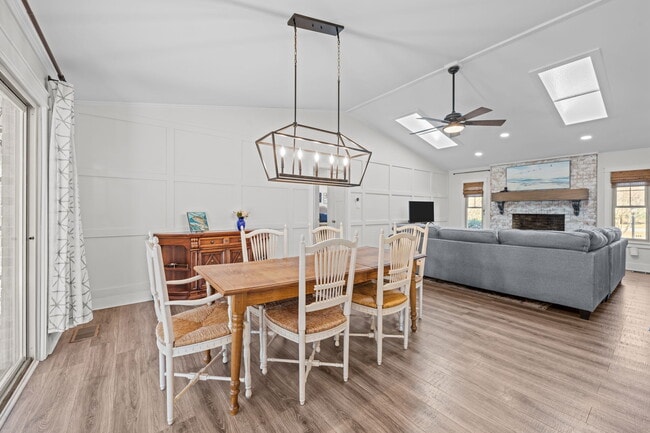Building Photo - 6115 Gondolier Dr