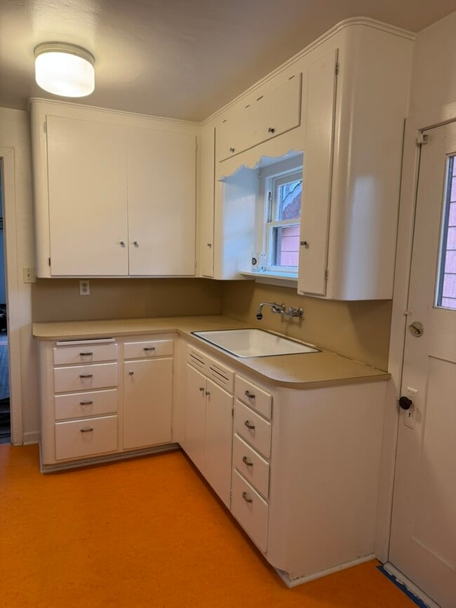 Building Photo - 815 N 36th St