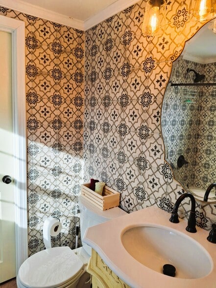 Building Photo - 108 E Park Ave