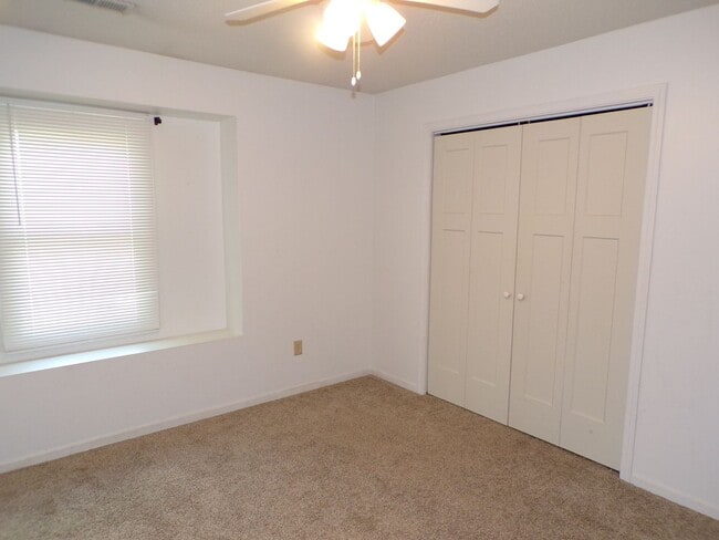 Building Photo - Nice 3 Bedroom 2 Bathroom House In South C...